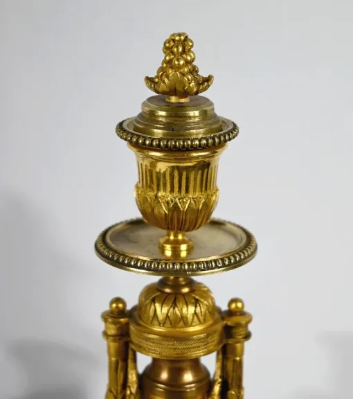 PAAR KANDELABER AUS BRONZE UND MARMOR