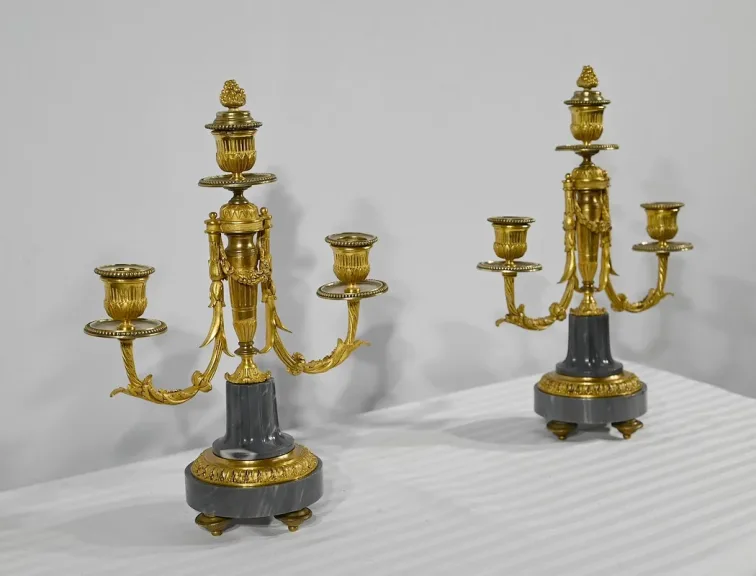 PAAR KANDELABER AUS BRONZE UND MARMOR