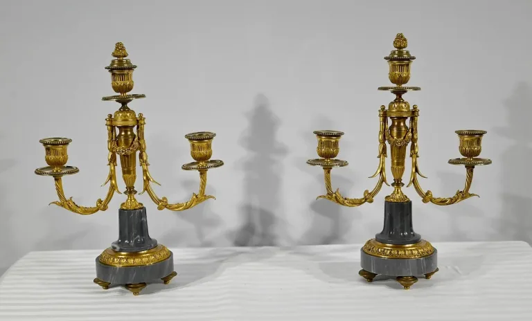 PAAR KANDELABER AUS BRONZE UND MARMOR