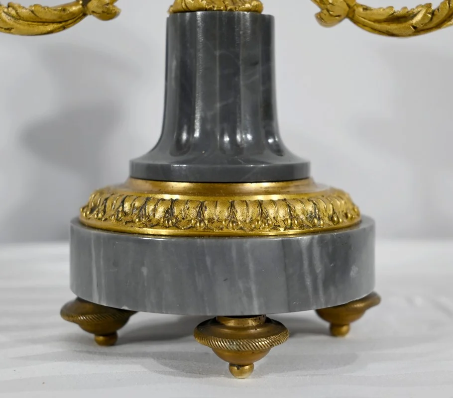 PAAR BRONZEN EN MARMEREN KANDELABRA