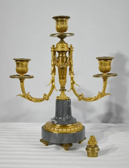 PAAR KANDELABER AUS BRONZE UND MARMOR