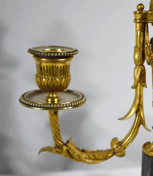 PAAR KANDELABER AUS BRONZE UND MARMOR