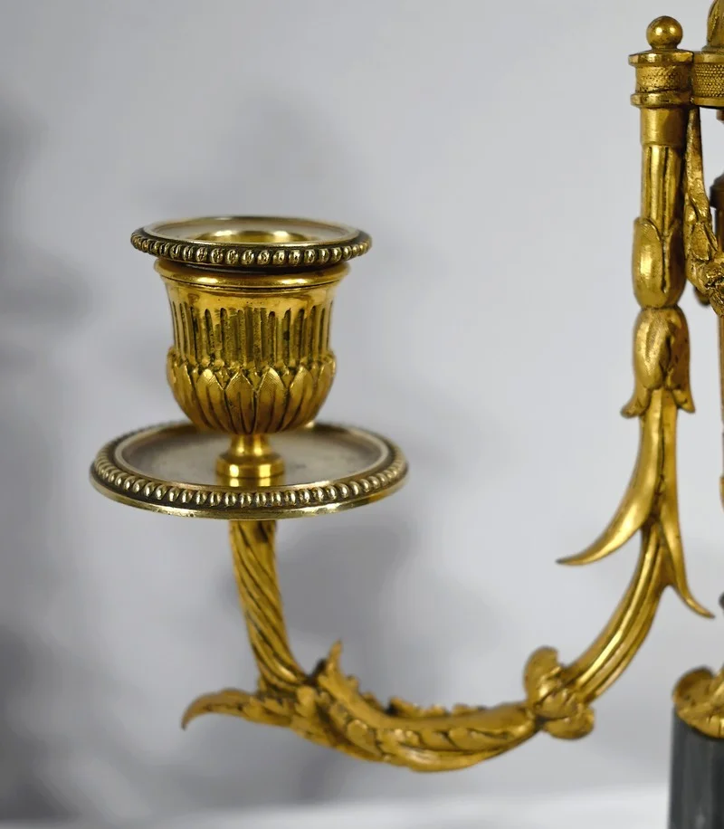 PAAR BRONZEN EN MARMEREN KANDELABRA