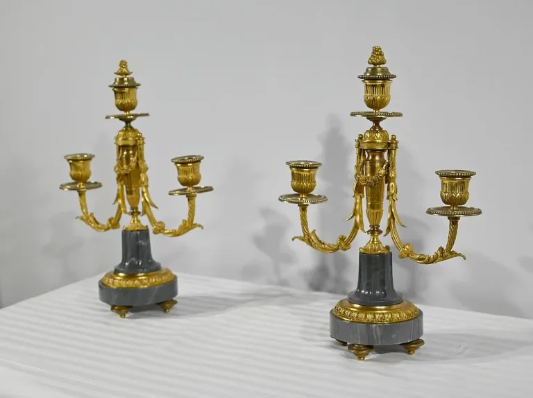 PAAR KANDELABER AUS BRONZE UND MARMOR