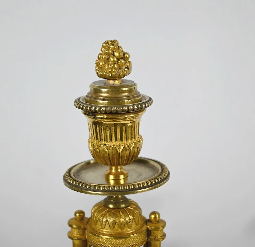 PAAR BRONZEN EN MARMEREN KANDELABRA
