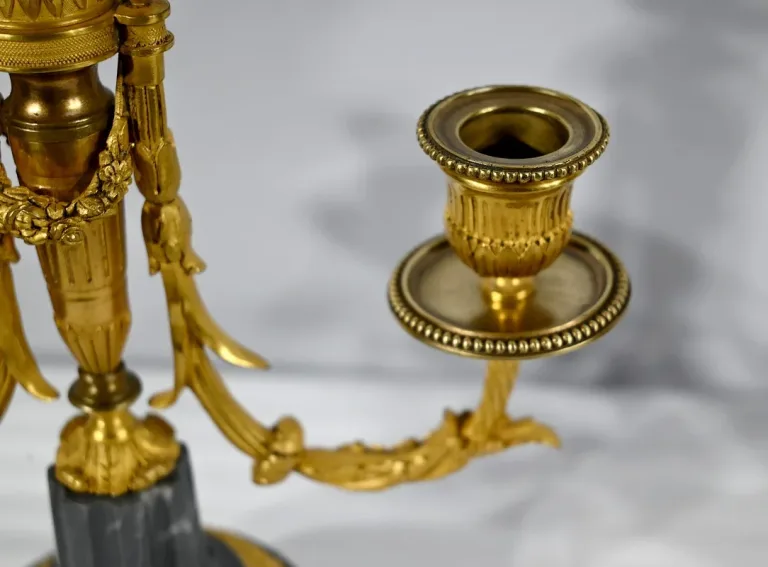PAAR KANDELABER AUS BRONZE UND MARMOR