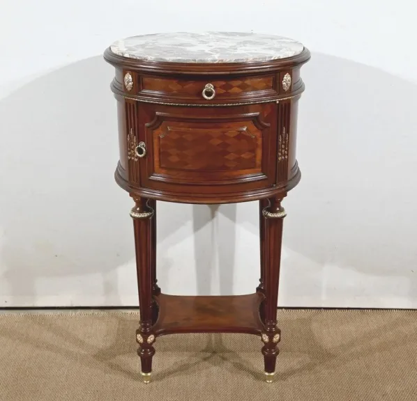 TROMMELTISCH IM LOUIS XVI-STIL