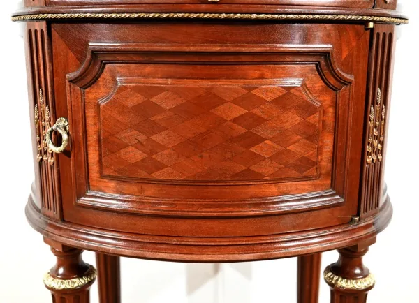 TROMMELTISCH IM LOUIS XVI-STIL