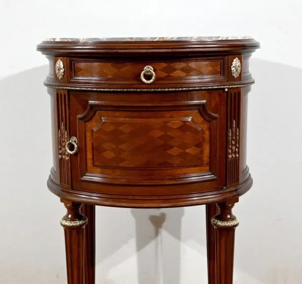 TROMMELTISCH IM LOUIS XVI-STIL