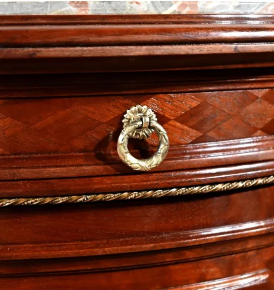 TROMMELTISCH IM LOUIS XVI-STIL
