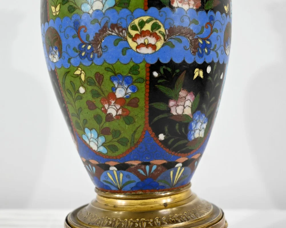 Vase en Bronze Doré et Emaux – Fin XIXe