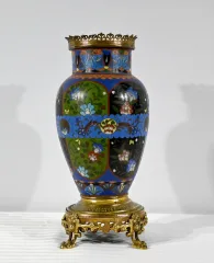 VASE AUS BRONZE UND EMAILLE
