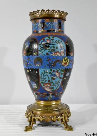 BRONZEN EN EMAILLE VAAS