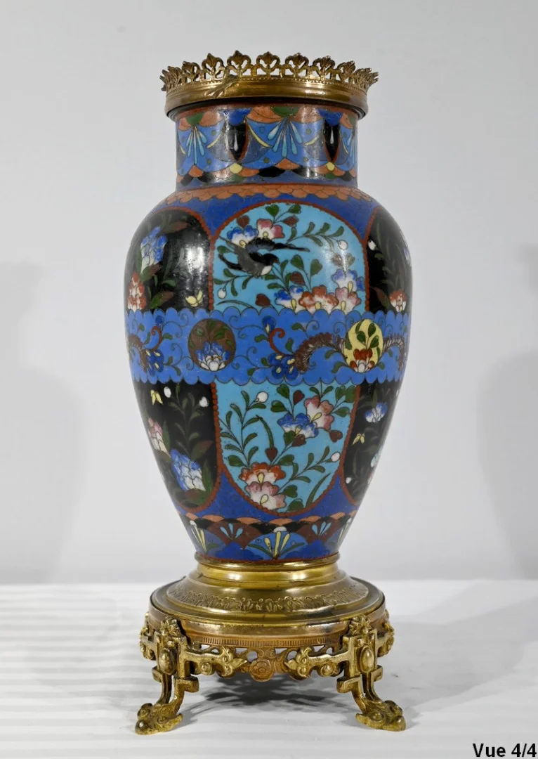 Vase en Bronze Doré et Emaux – Fin XIXe
