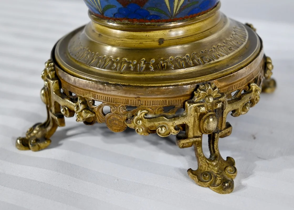 Vase en Bronze Doré et Emaux – Fin XIXe
