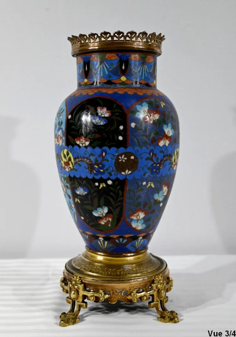 Vase en Bronze Doré et Emaux – Fin XIXe