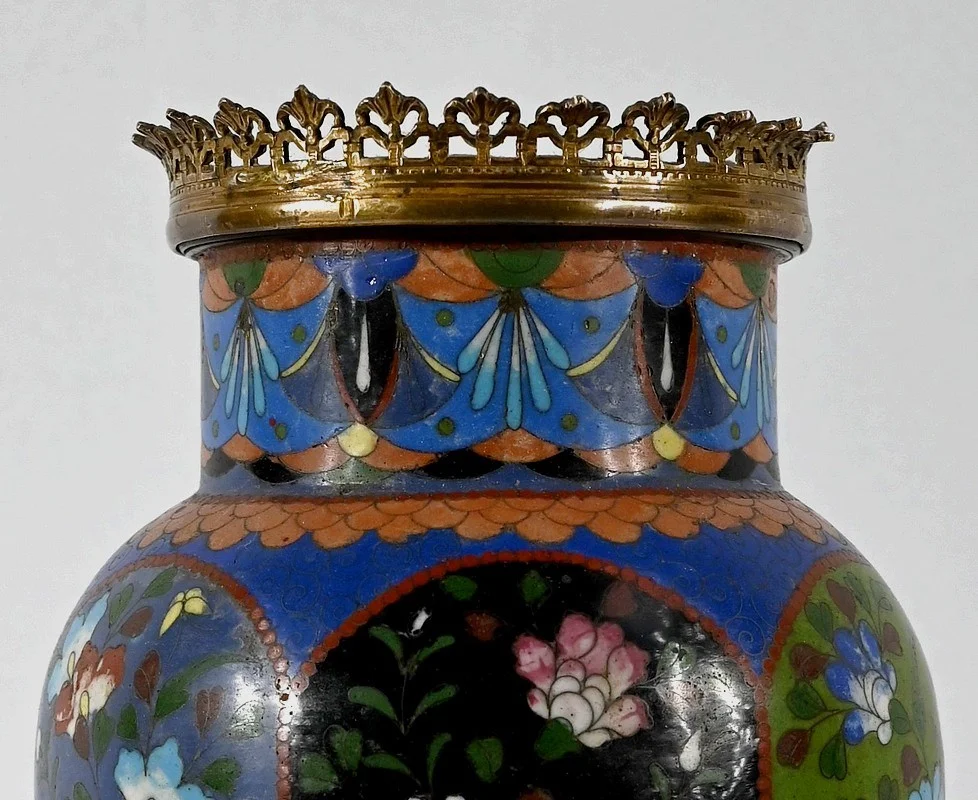 Vase en Bronze Doré et Emaux – Fin XIXe