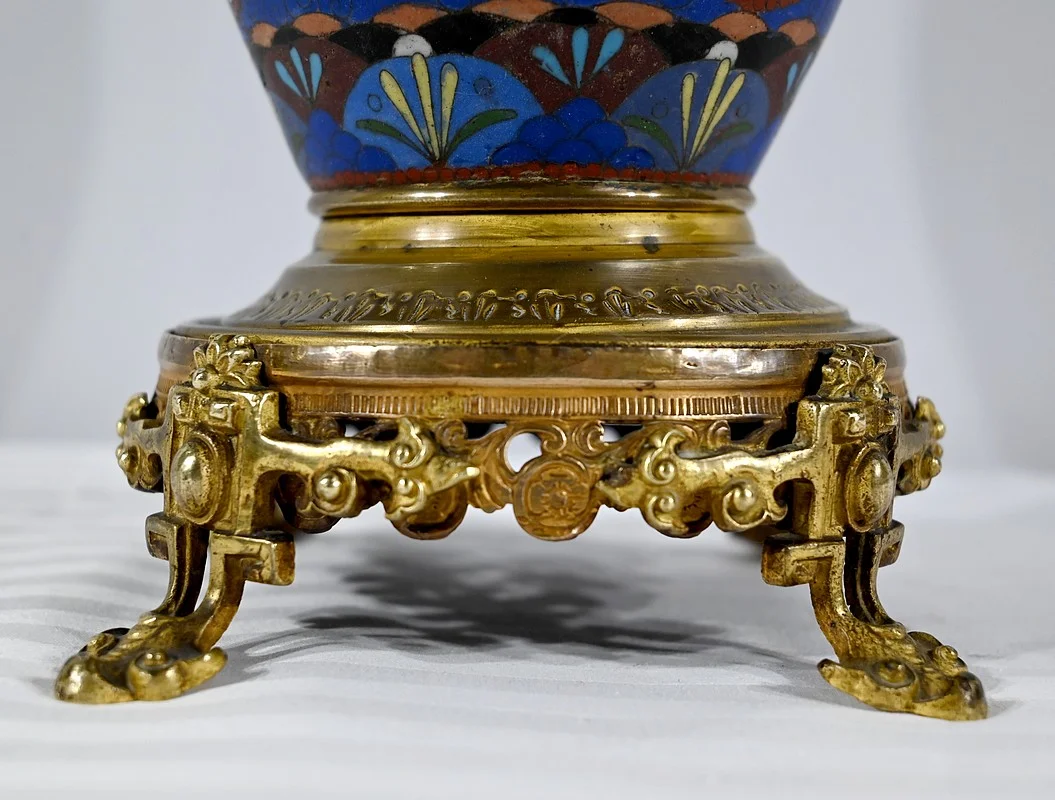 Vase en Bronze Doré et Emaux – Fin XIXe
