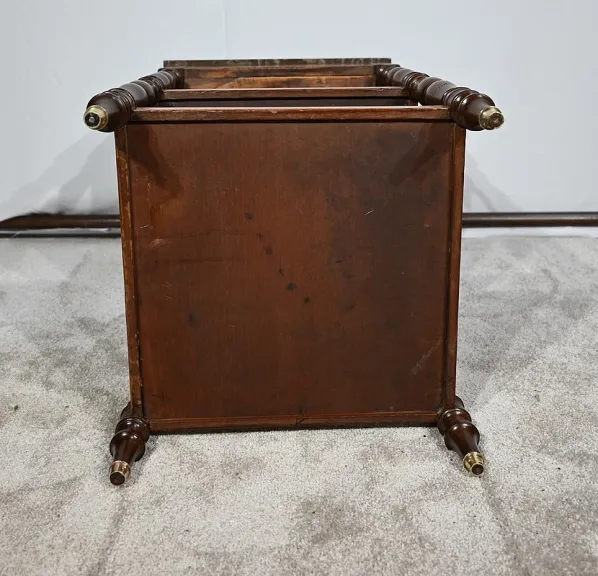 BEISTELLTISCH AUS DER RESTAURATIONSZEIT