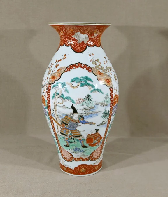 Grand Vase en Porcelaine Japonaise – Fin XIXe