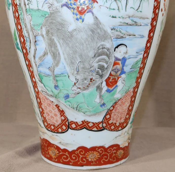 Grand Vase en Porcelaine Japonaise – Fin XIXe