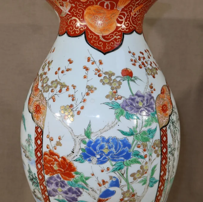 Grand Vase en Porcelaine Japonaise – Fin XIXe