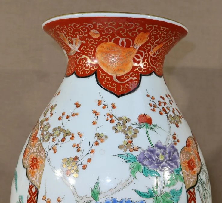 Grand Vase en Porcelaine Japonaise – Fin XIXe