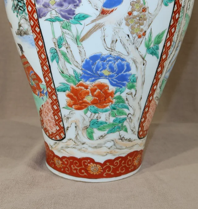 Grand Vase en Porcelaine Japonaise – Fin XIXe