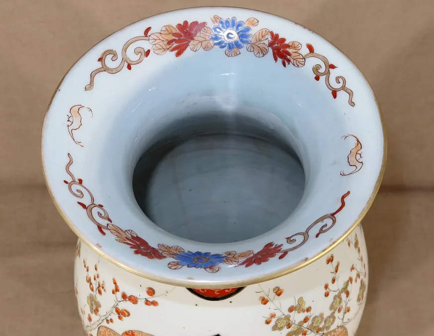 Grand Vase en Porcelaine Japonaise – Fin XIXe
