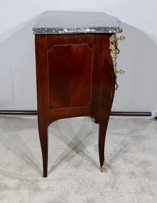 Petite Commode Tombeau en Bois précieux, transition Louis XIV / Louis XV – XVIIIe