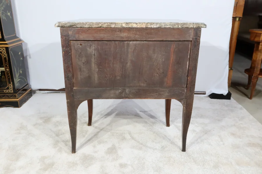 Petite Commode Tombeau en Bois précieux, transition Louis XIV / Louis XV – XVIIIe