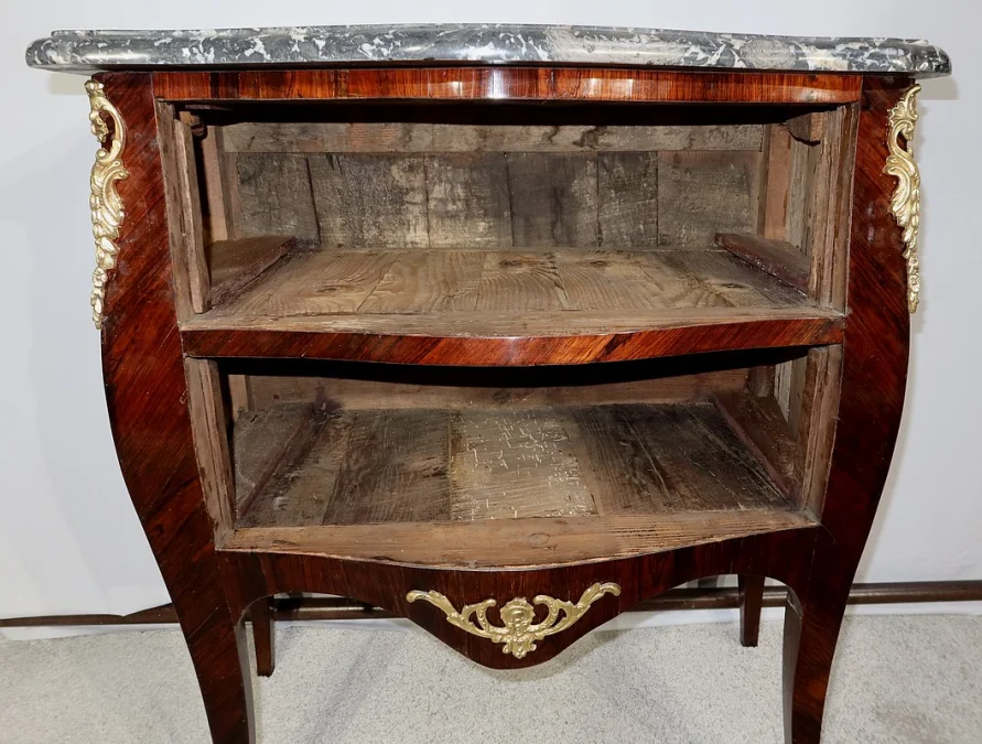 Petite Commode Tombeau en Bois précieux, transition Louis XIV / Louis XV – XVIIIe