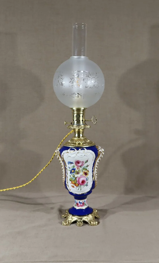 Lampe à pétrole électrifiée, style Louis XVI – XIXe