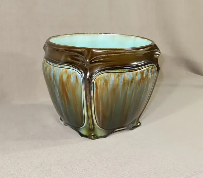 Cache-pot Art Nouveau, d’après H. Guimard, Faïencerie de Fives – 1900