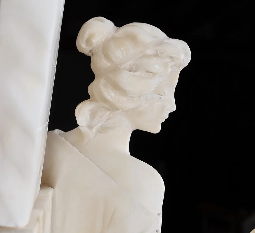 ESCULTURA DE MÁRMOL titulada QUO VADIS
