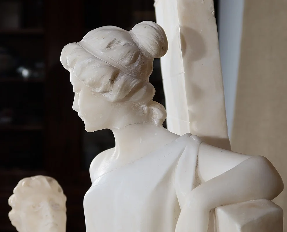 ESCULTURA DE MÁRMOL titulada QUO VADIS