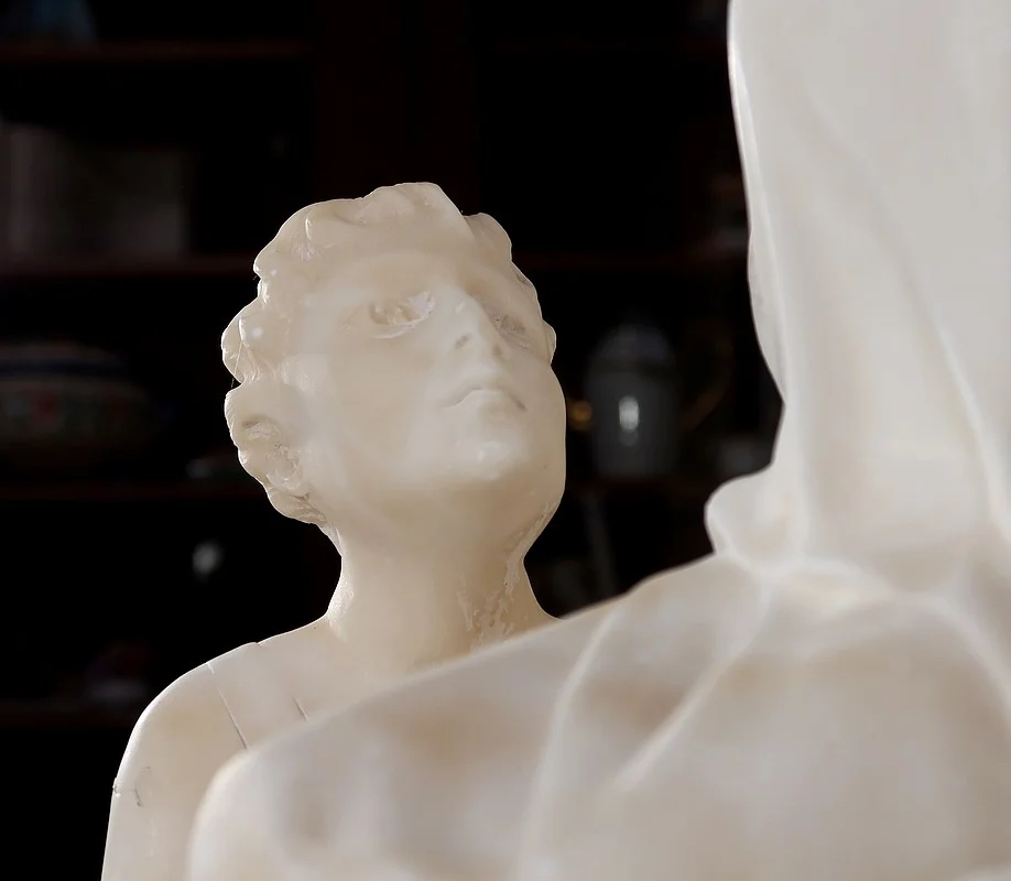 ESCULTURA DE MÁRMOL titulada QUO VADIS