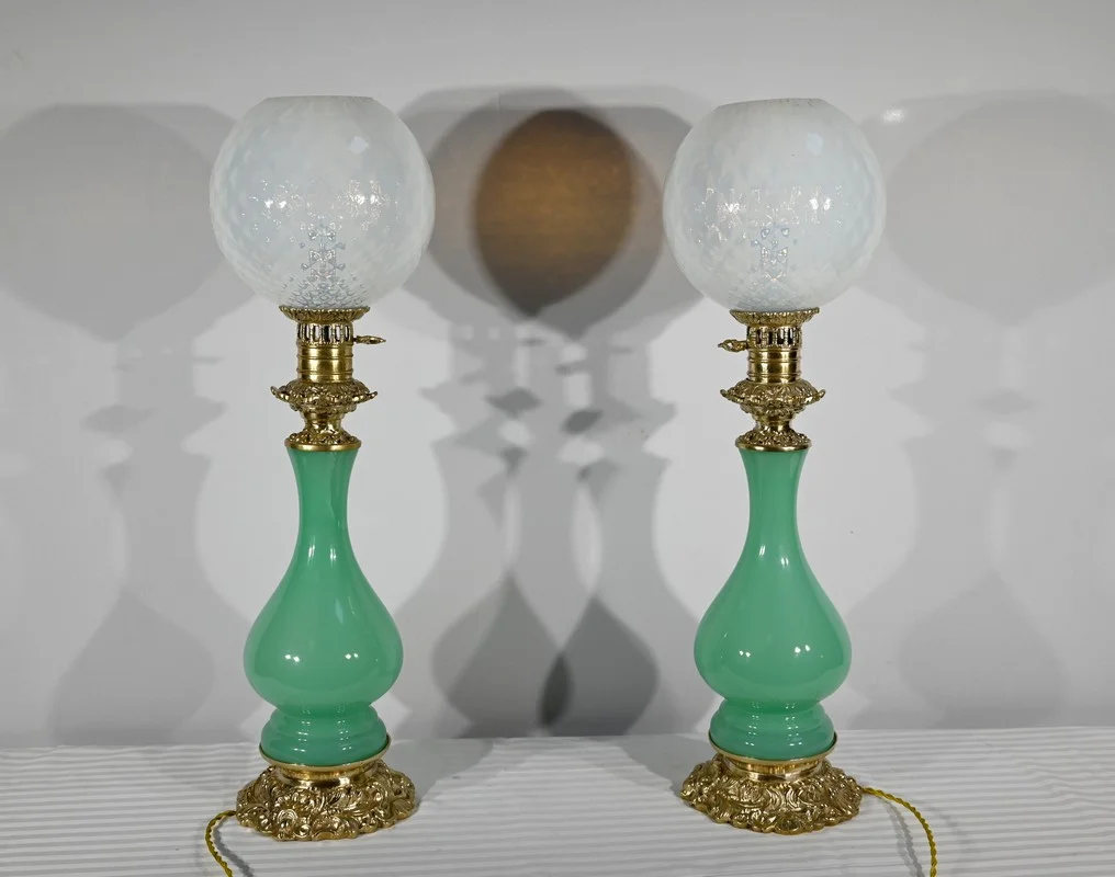Paire de Lampes en Opaline et Bronze – Fin XIXe