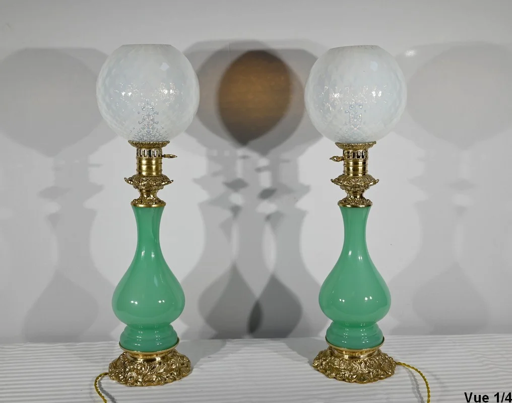 Paire de Lampes en Opaline et Bronze – Fin XIXe