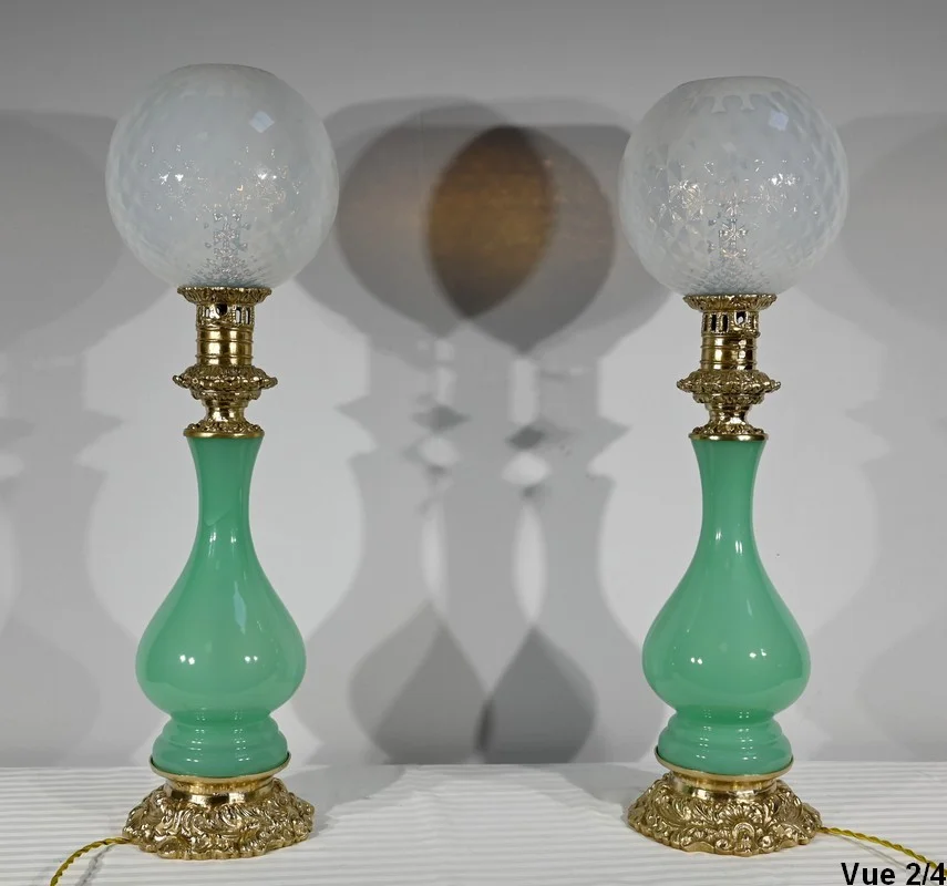 Paire de Lampes en Opaline et Bronze – Fin XIXe