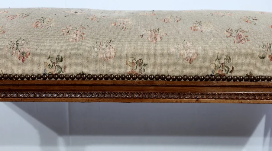 BANK IM LOUIS XVI-STIL