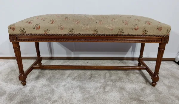 Longue Banquette en Noyer massif, style Louis XVI – 1900