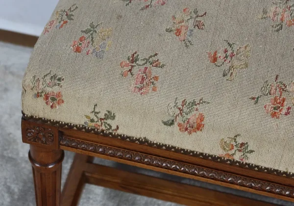 Longue Banquette en Noyer massif, style Louis XVI – 1900