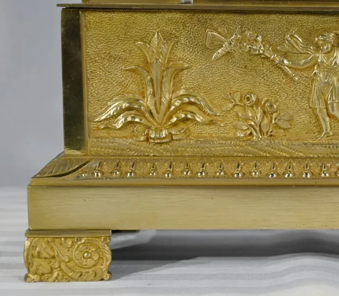 Horloge en Bronze Doré – Début XIXe