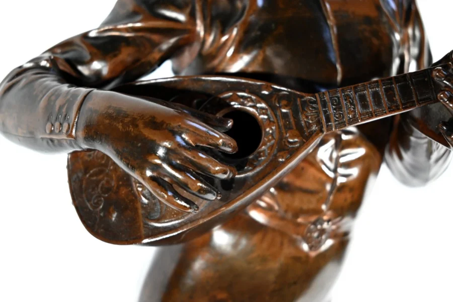 BRONZESTATUETTE signiert P. DUBOIS