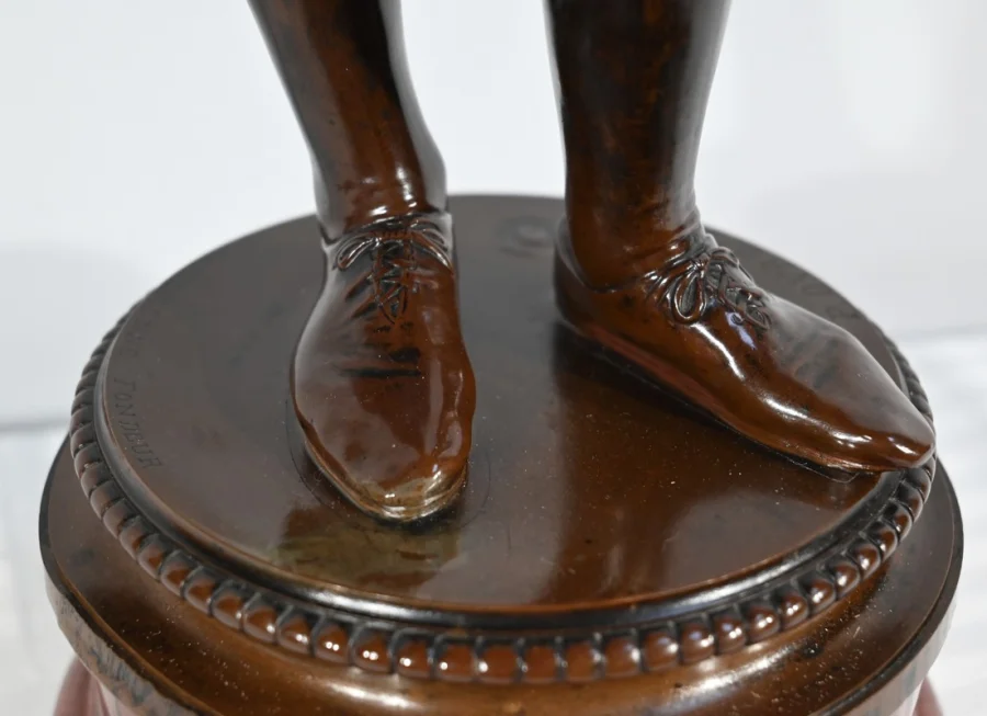 BRONZESTATUETTE signiert P. DUBOIS