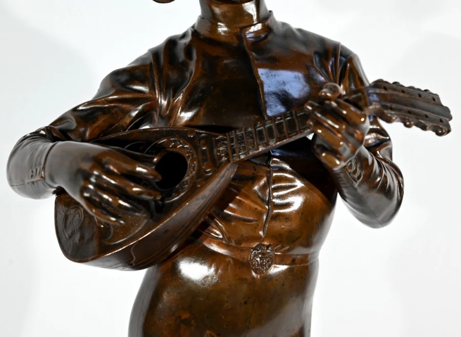 BRONZESTATUETTE signiert P. DUBOIS