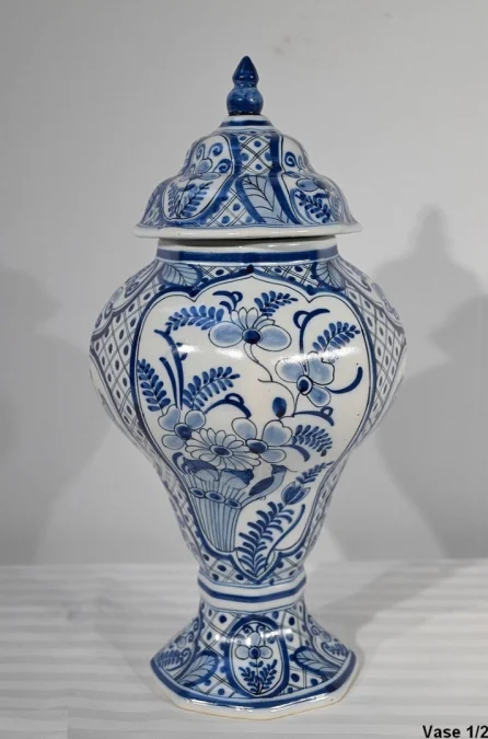 PAAR DELFTER FAIENCE-VASEN