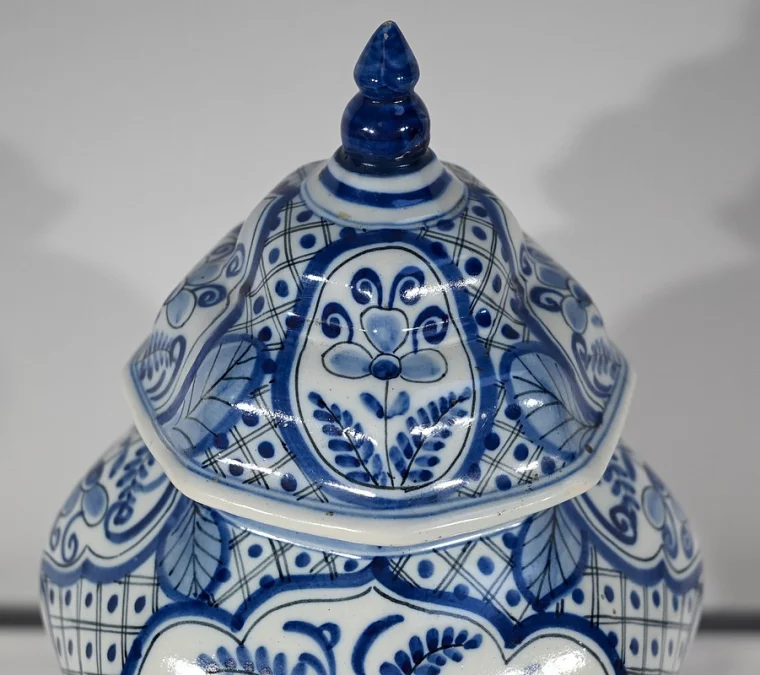 PAAR DELFTER FAIENCE-VASEN