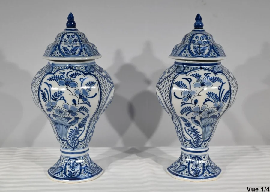 PAAR DELFTER FAIENCE-VASEN
